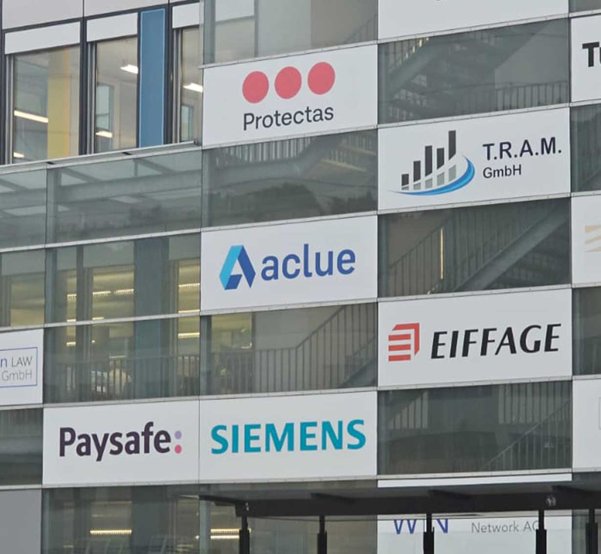 Aclue Front
